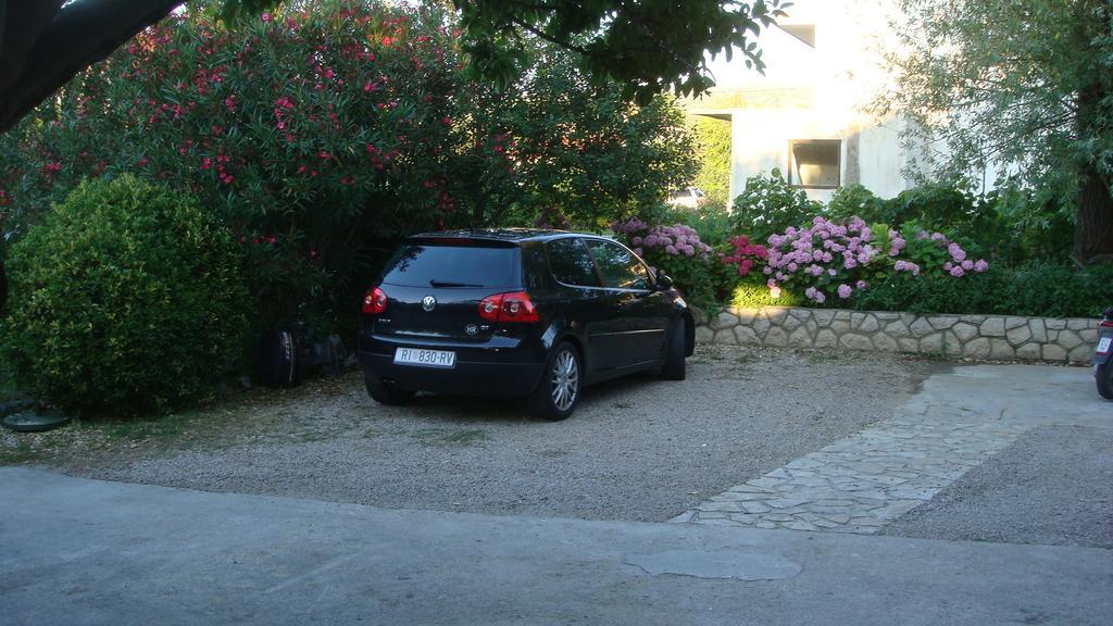 Apartments Valentino Supetarska Draga Extérieur photo